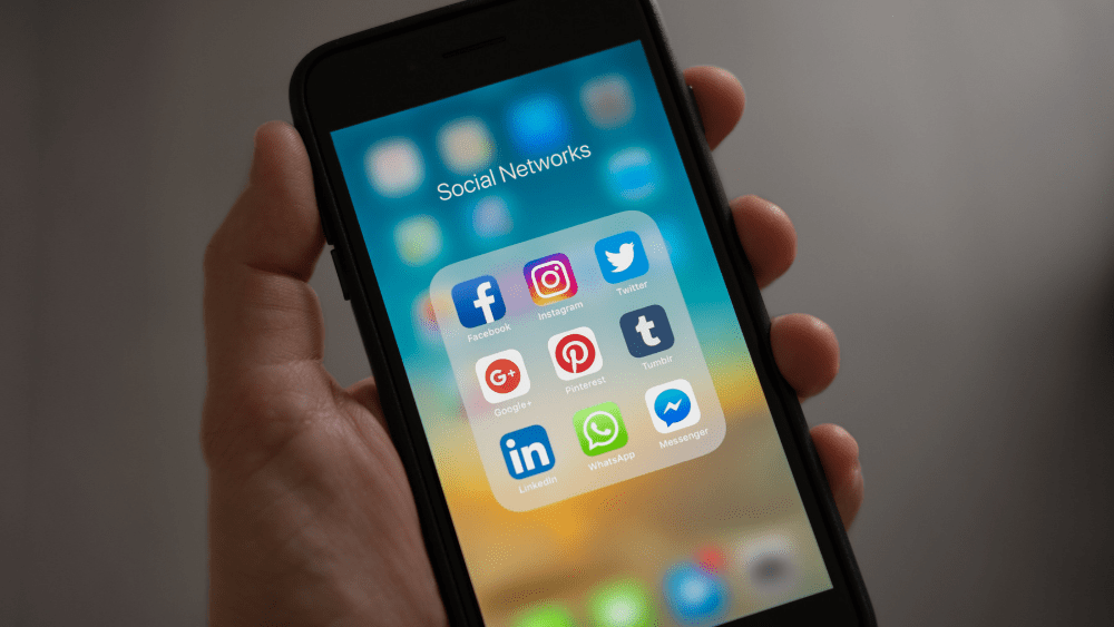 smartphone-social-media